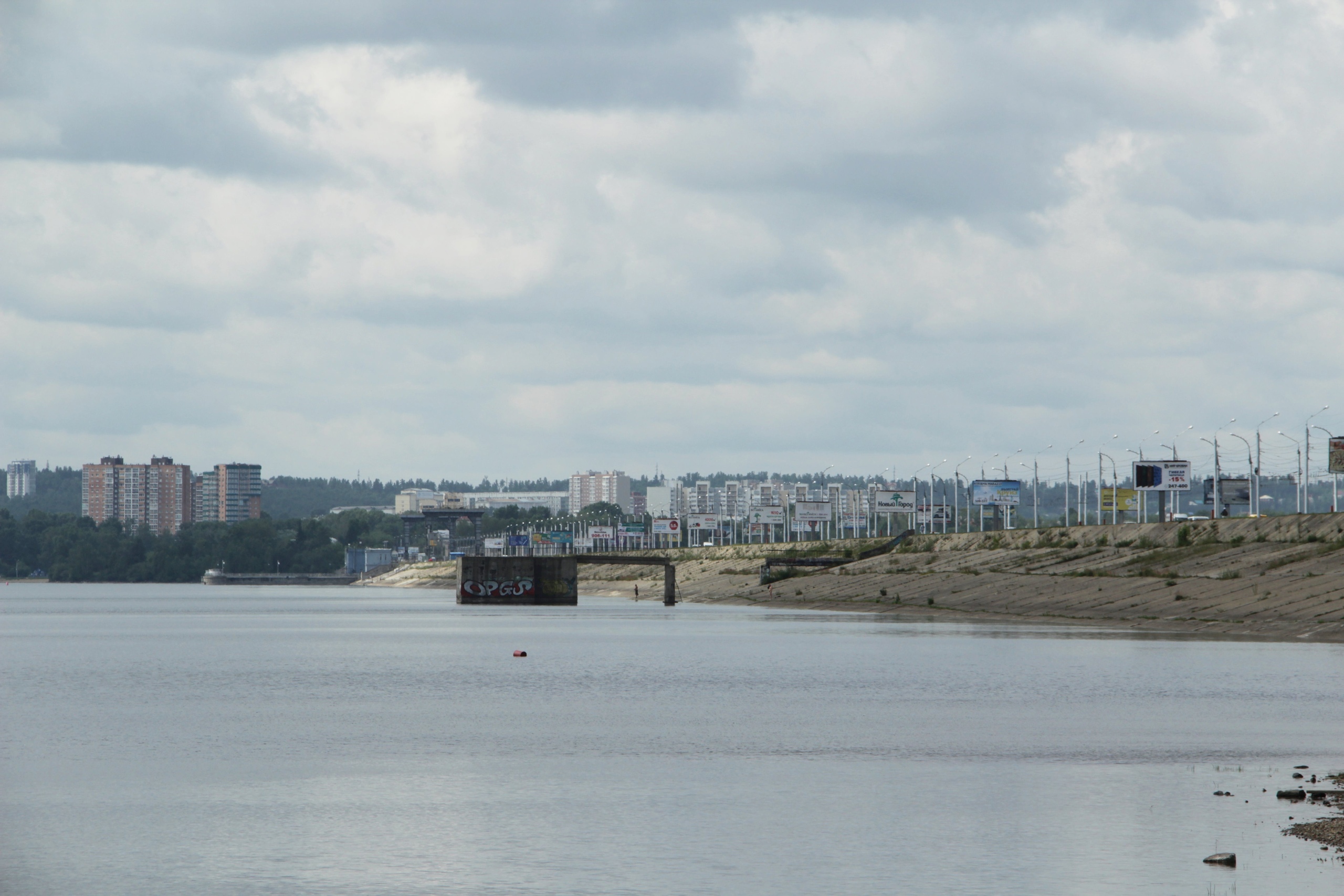 Сбросы воды через Иркутскую ГЭС увеличили из-за высокого уровня Байкала