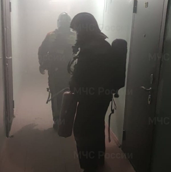 Семь человек спасли на пожаре в Усть-Илимске