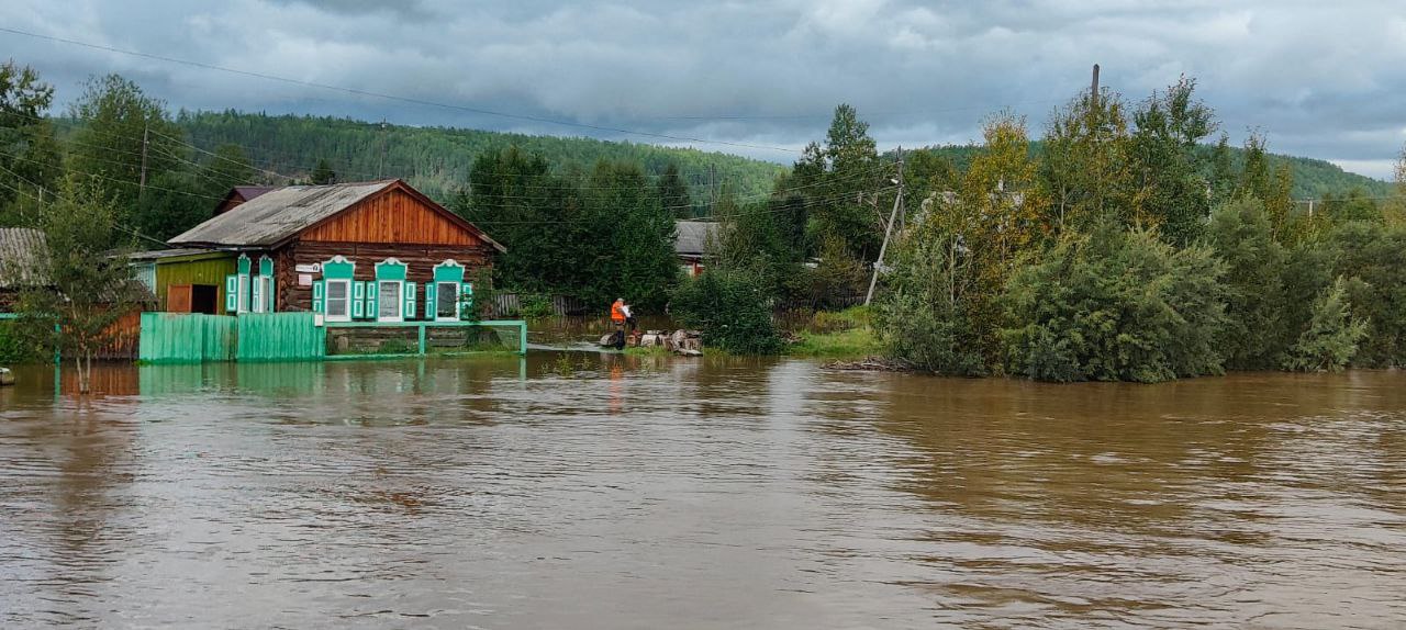 Семерых жителей села Казачинское эвакуировали из-за подтопления