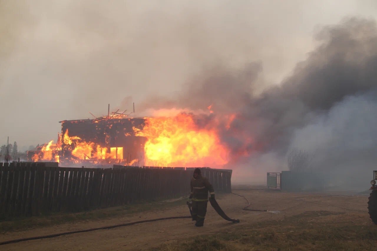 Семьи погибших на пожаре в садоводстве Братского района получат по миллиону рублей