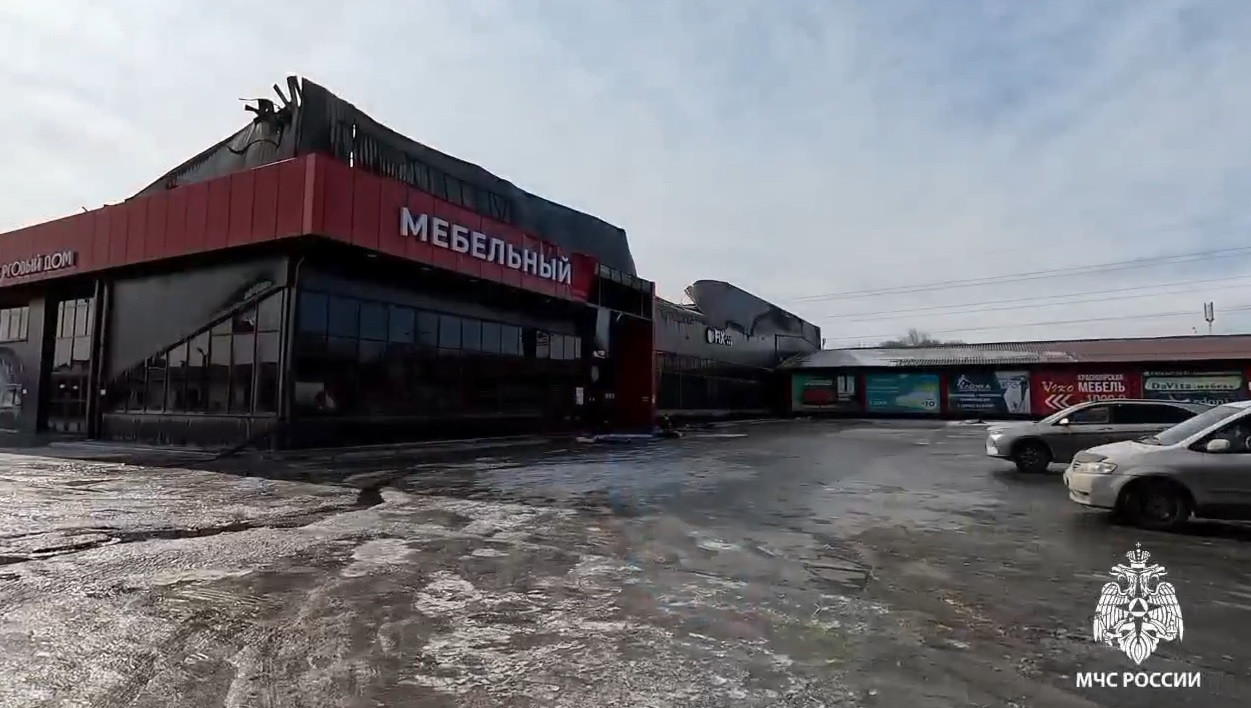 МЧС обнаружило признаки аварийного режима работы электросети в горевшем ТЦ в Ангарске