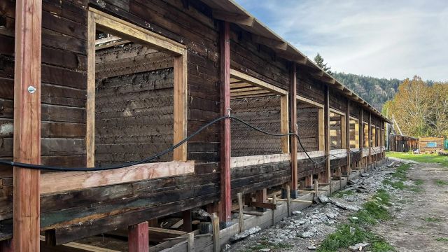 В Шаманке продолжают ремонт школы