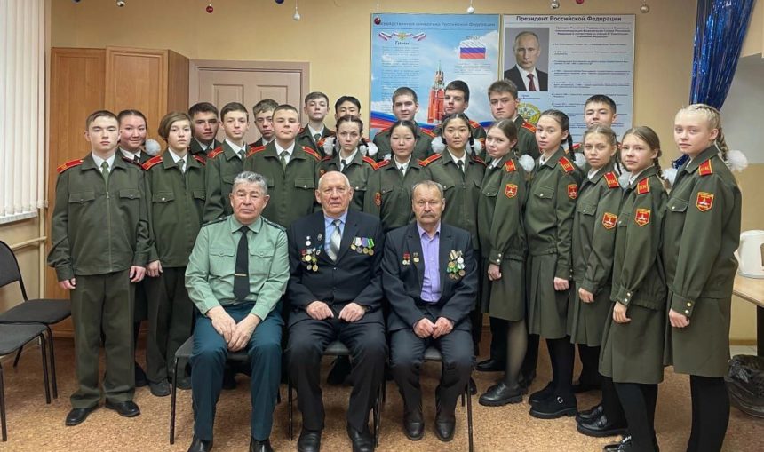 Shkolniki Iz Irkutska Vstretilis S Veteranami Bama