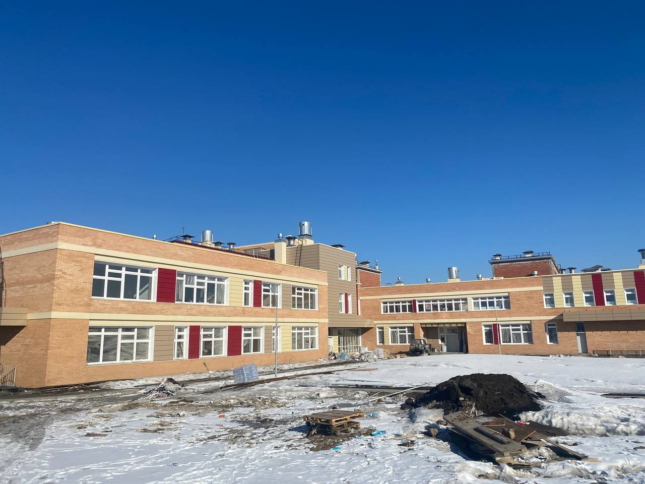 Школу на 352 места в микрорайоне Современник Иркутского района достроят летом