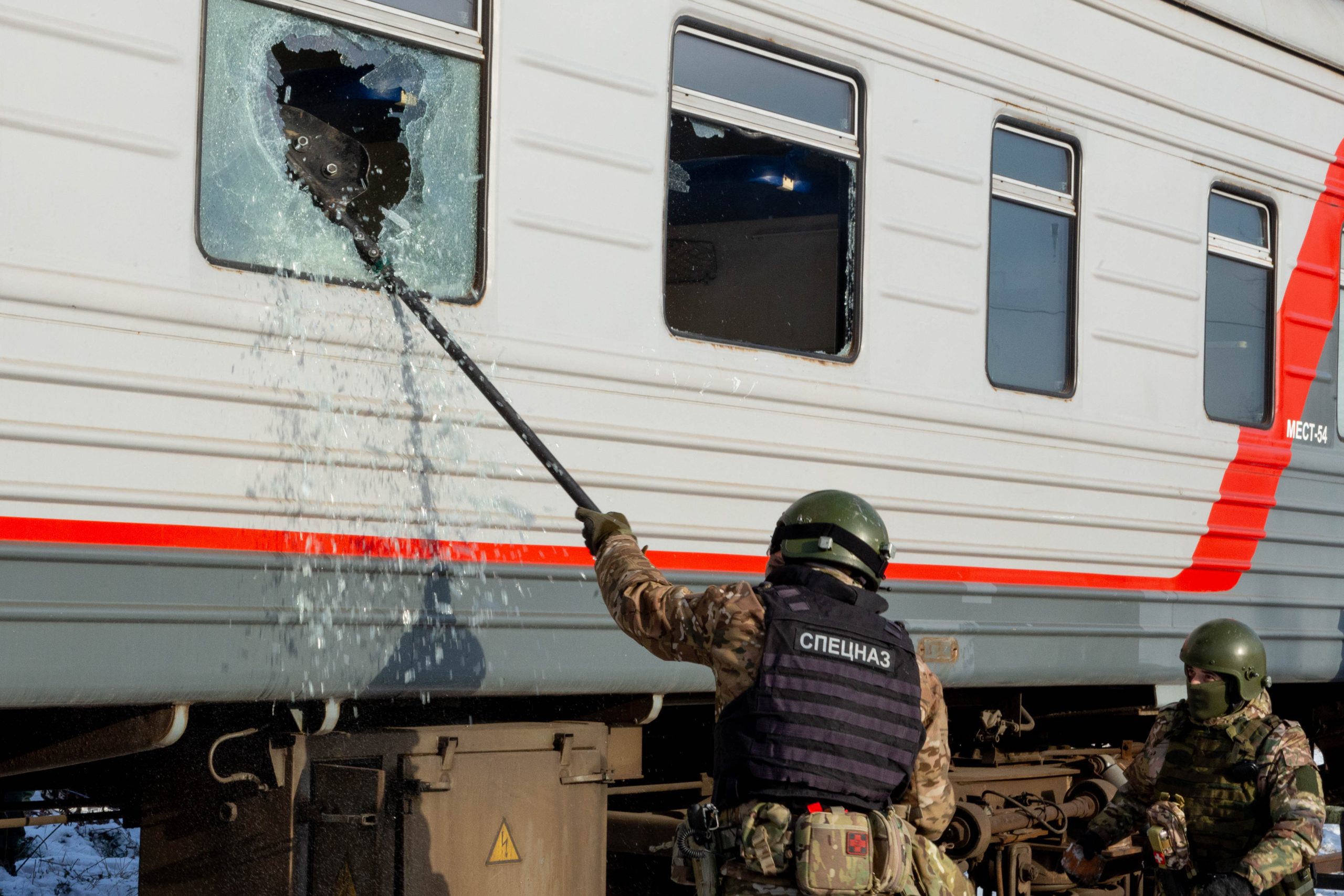 Силовики потренировались пресекать теракты на железной дороге в Тайшете