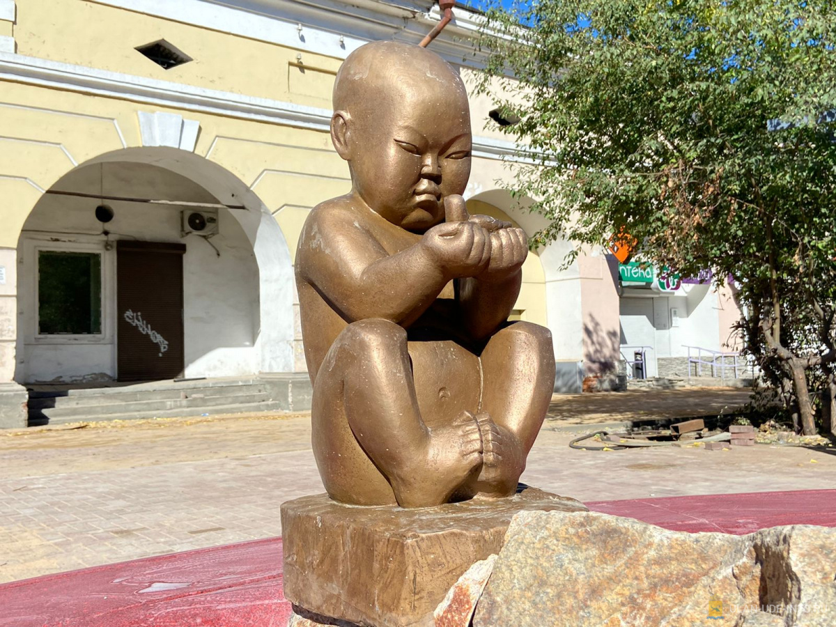 Скульптура "Мальчик с птичкой" появилась в Улан-Удэ