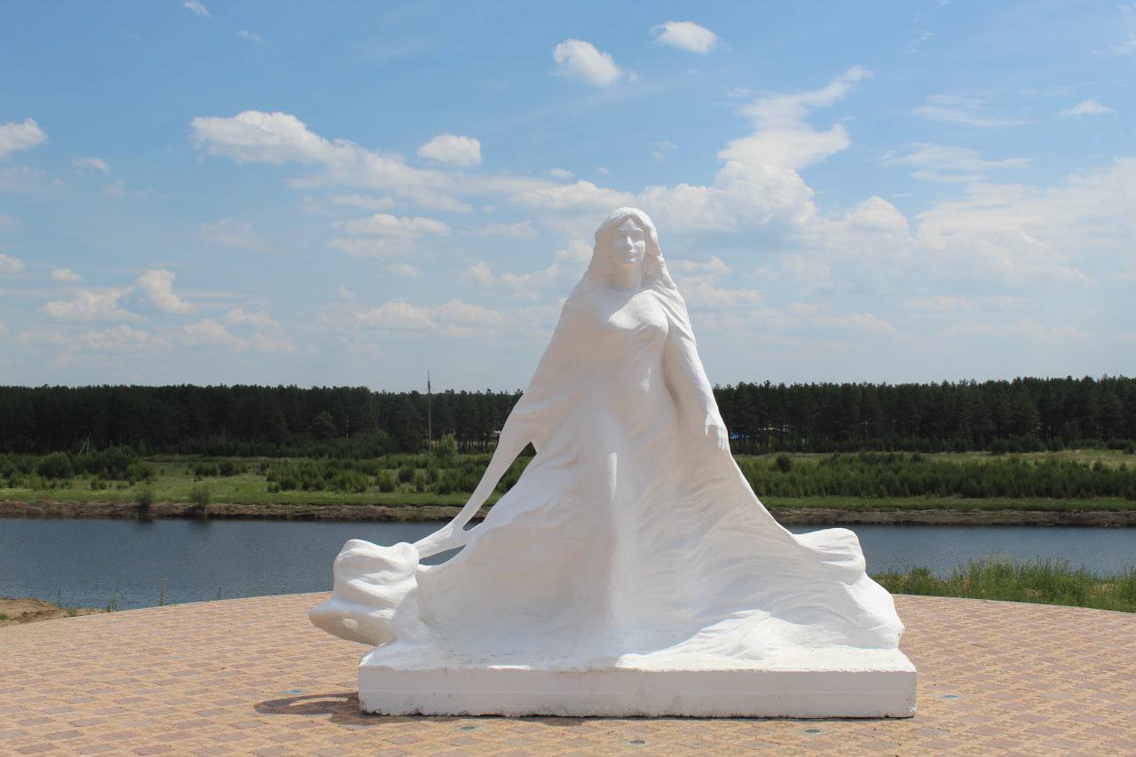 Скульптура работы Ивана Зуева появилась на берегу реки Белой в Усольском районе