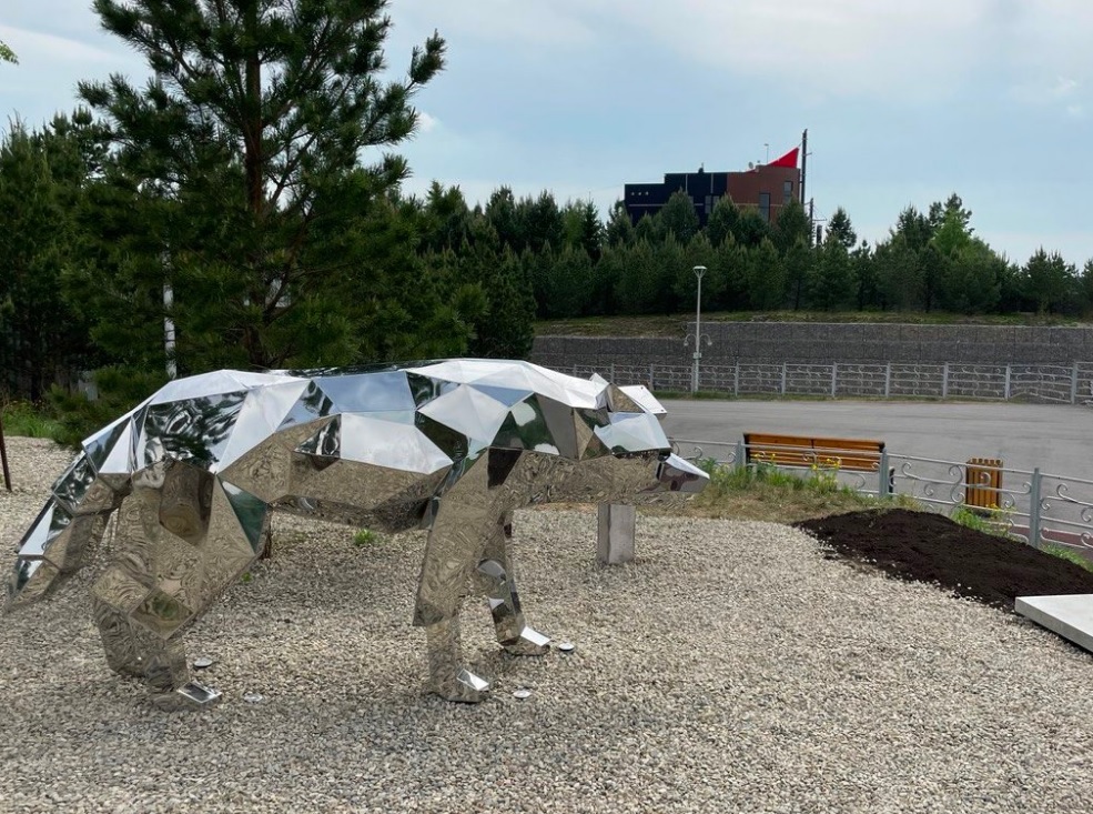 Скульптура волка появилась на набережной Ангарска