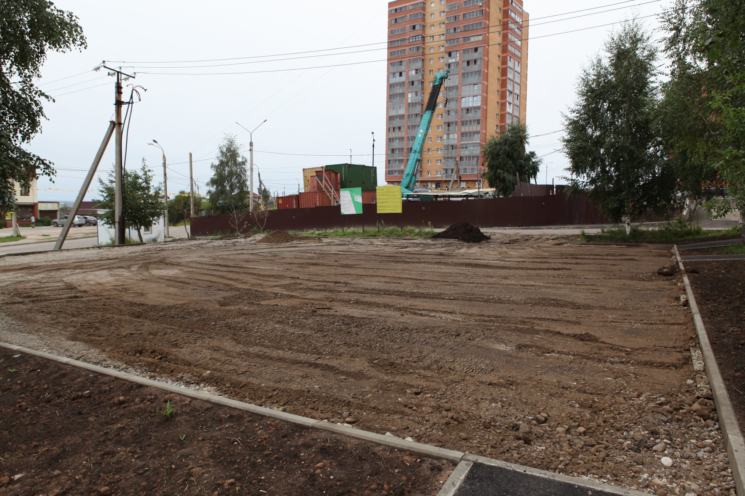 Сквер с детской площадкой обустраивают в микрорайоне Топкинском в Иркутске
