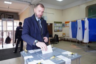 Спикер ЗС Иркутской области проголосовал на выборах президента России
