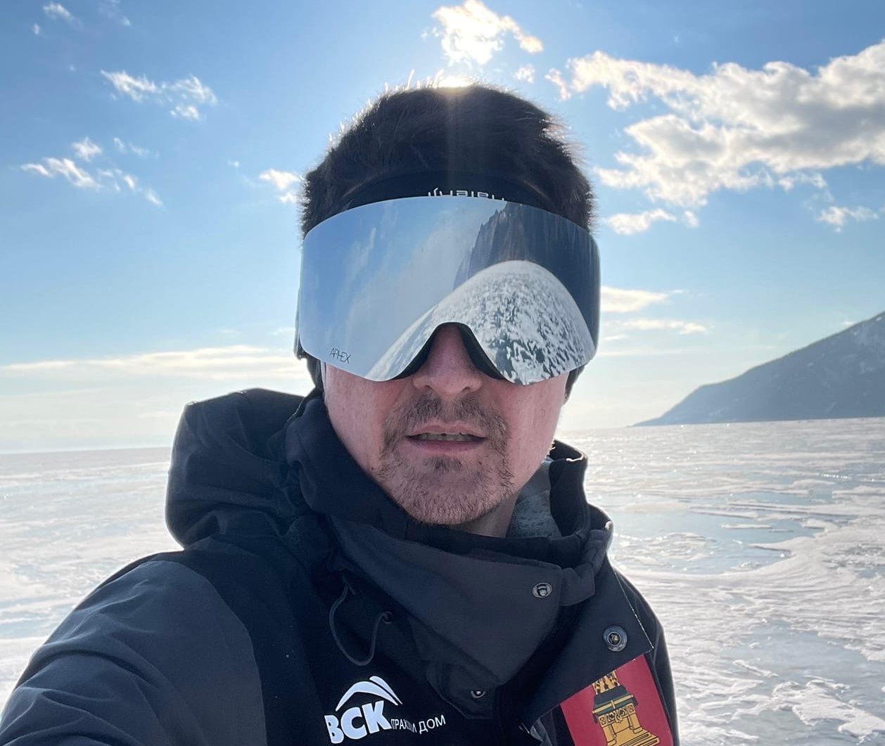 Спортсмен, победивший рак, начал 700-километровый забег по льду Байкала