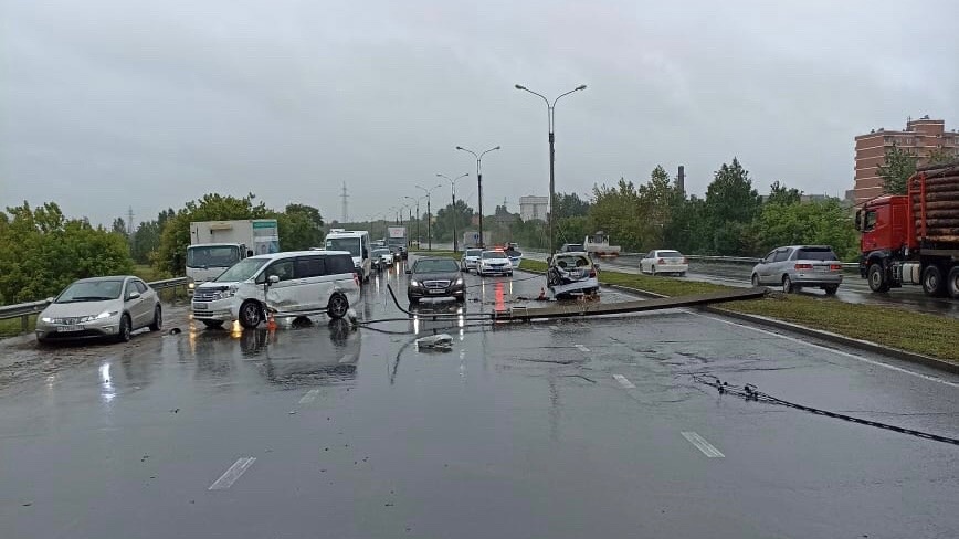 Столб и три авто. Массовое ДТП произошло на объездной Ново-Ленино в Иркутске 16 августа