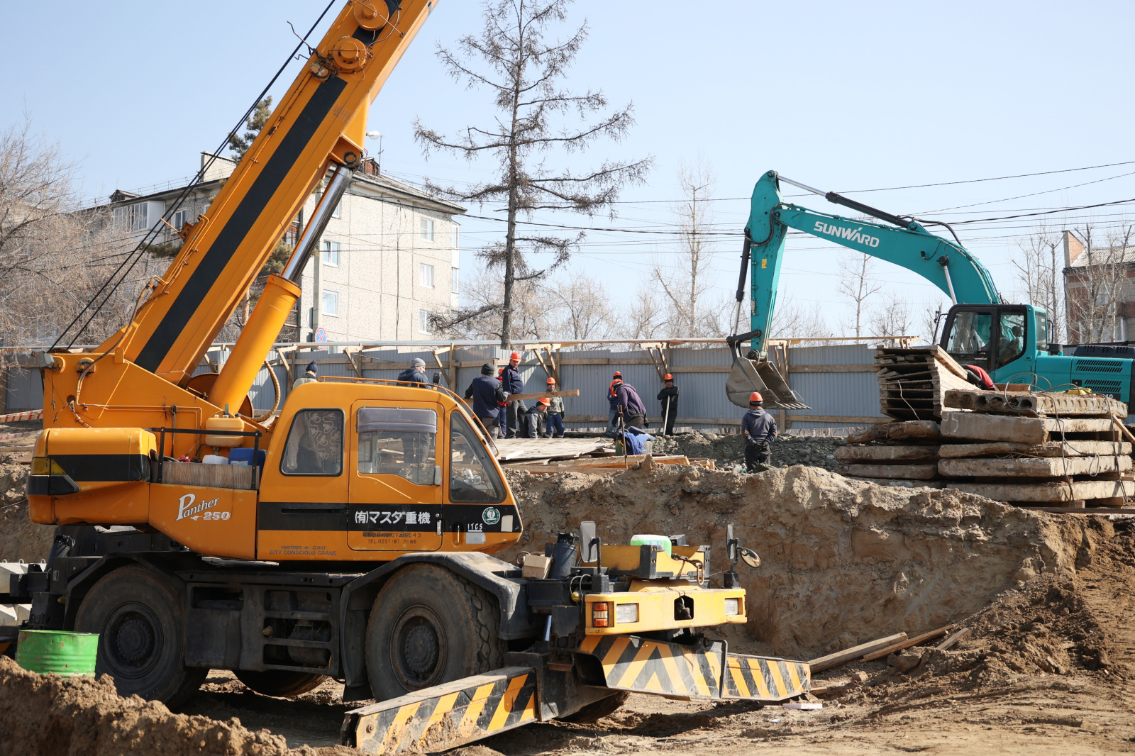 Строительство детской поликлиники на Бульваре Рябикова в Иркутске идет по графику