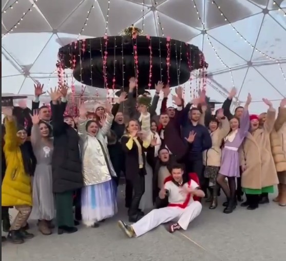 Свадьба под ледяным куполом прошла в центре Иркутска