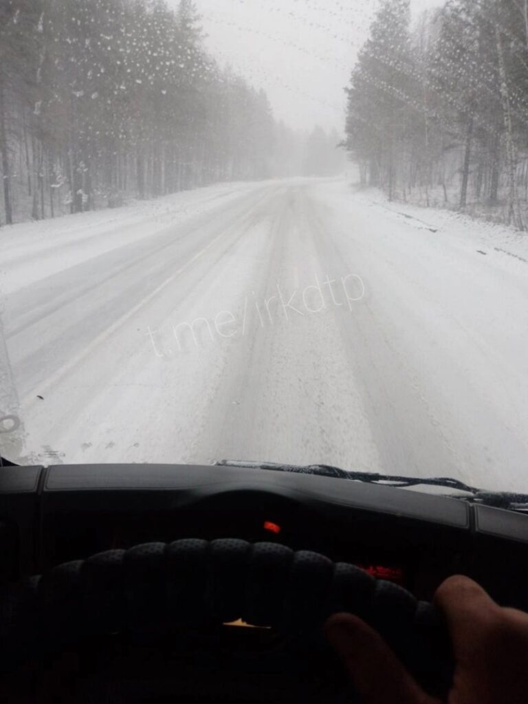 "Терпите, скоро МАЯбрь". Снегопад обрушился на Иркутск 26 апреля