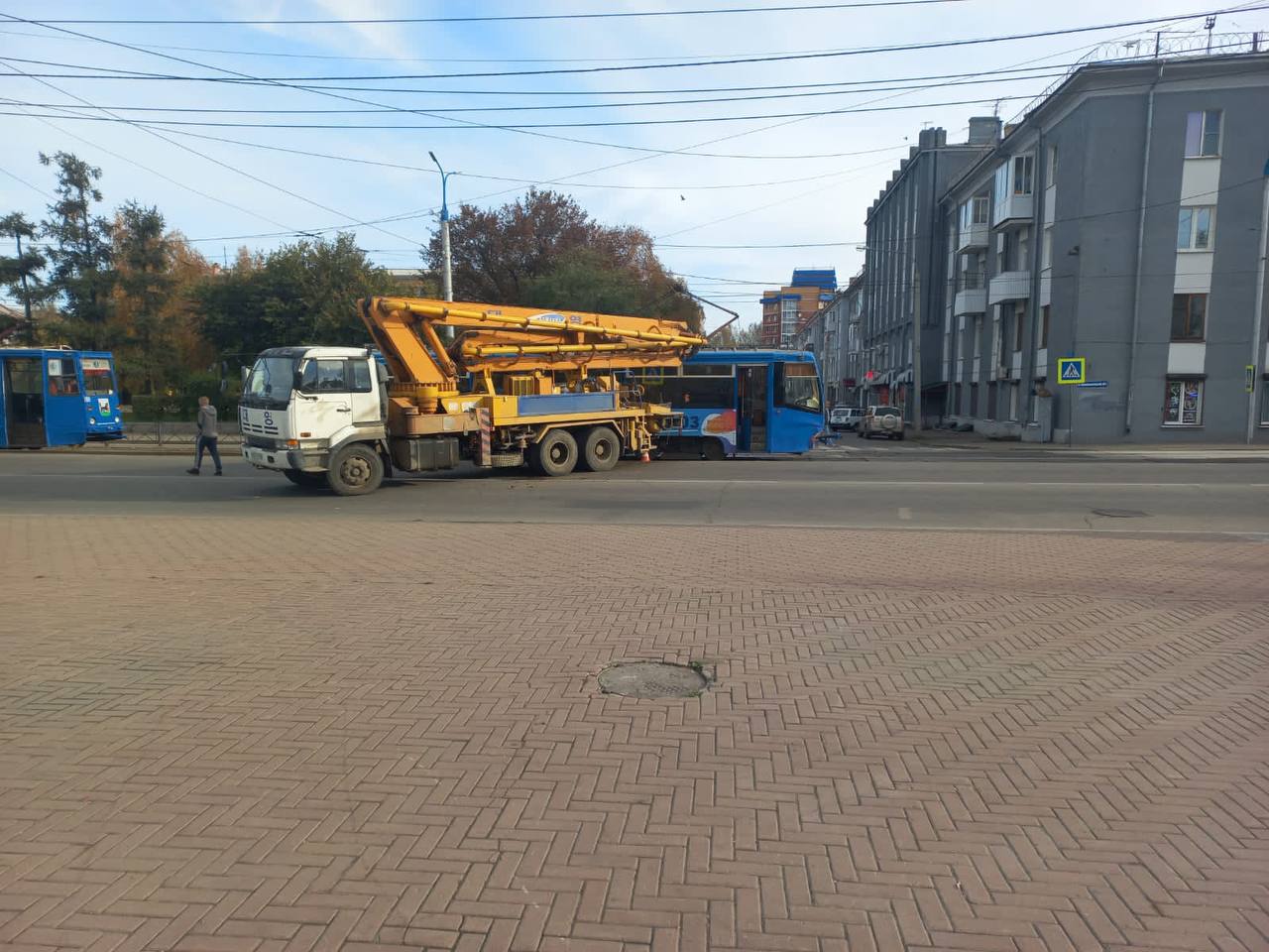 Трамвай и бетононасос столкнулись в Иркутске 1 октября