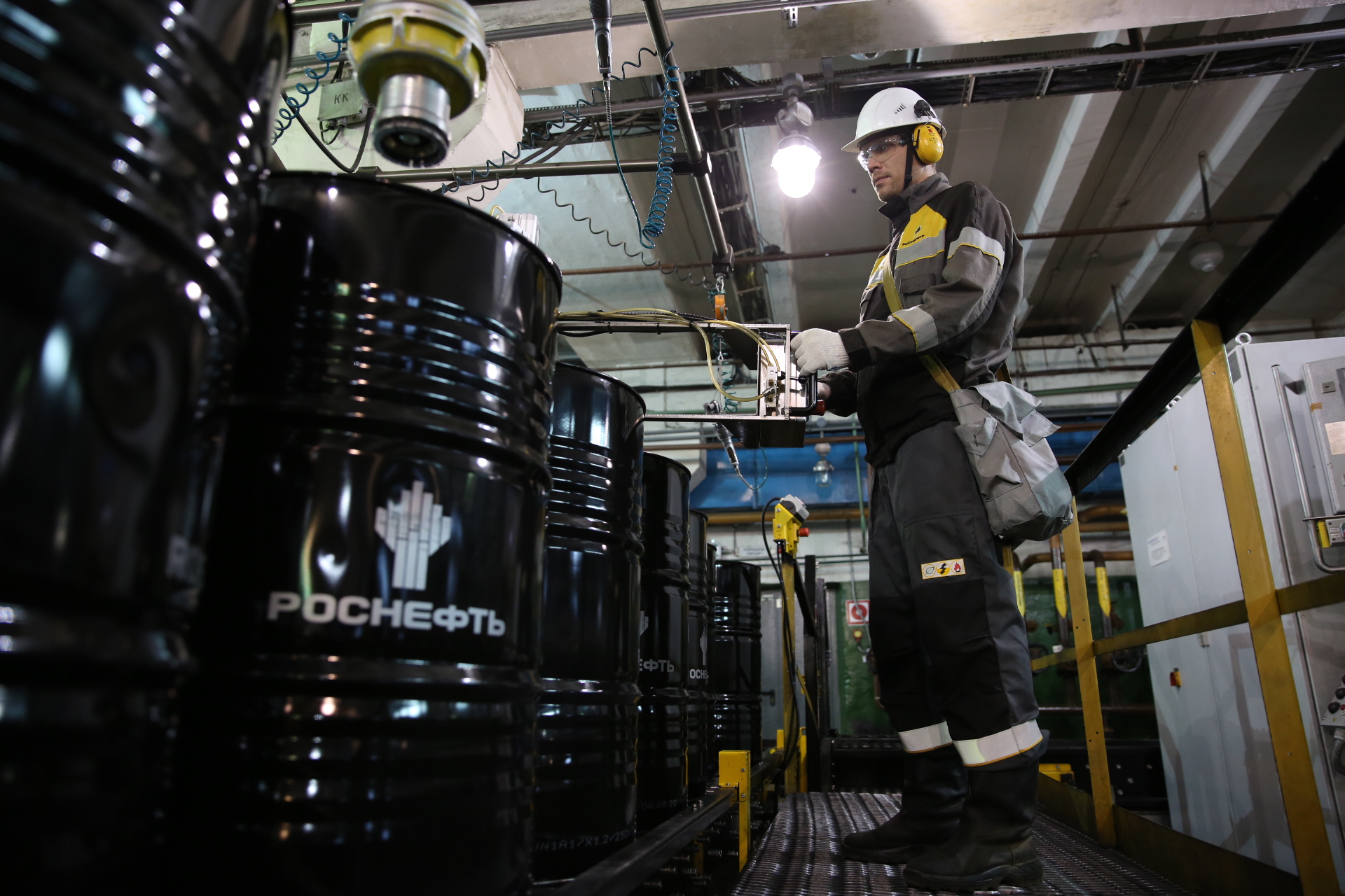 Трансформаторное масло «Роснефти» подтвердило соответствие требованиям крупнейшего российского электросетевого оператора