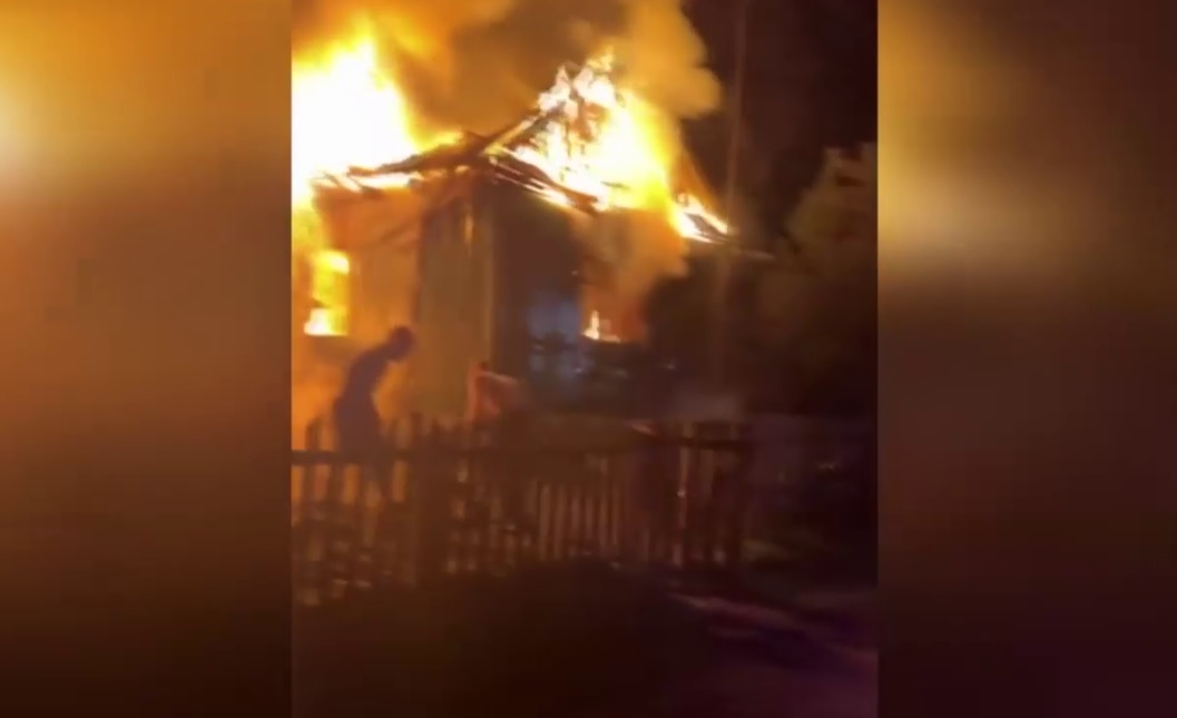 Троих подростков задержали по подозрению в поджоге дома в Шелехове