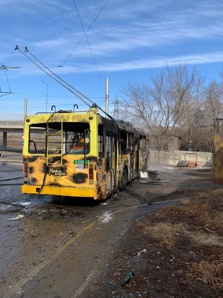 Троллейбус сгорел на улице Рабочего Штаба в Иркутске
