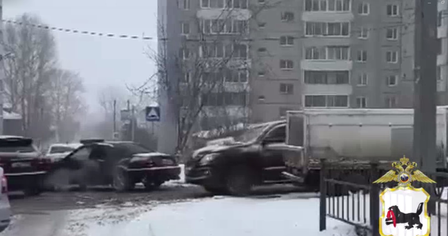 Участники свадебного кортежа в Иркутске стреляли из машин