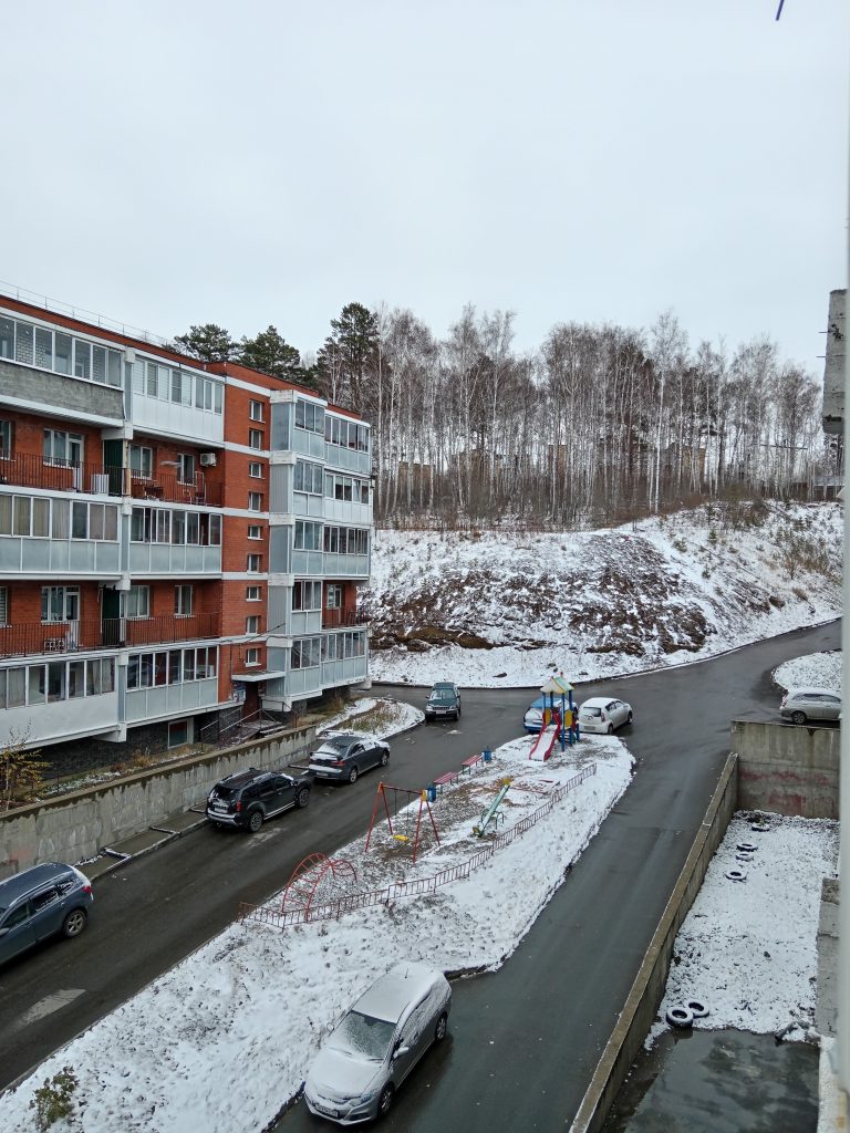 Улицы Иркутска накрыло снегом 28 октября
