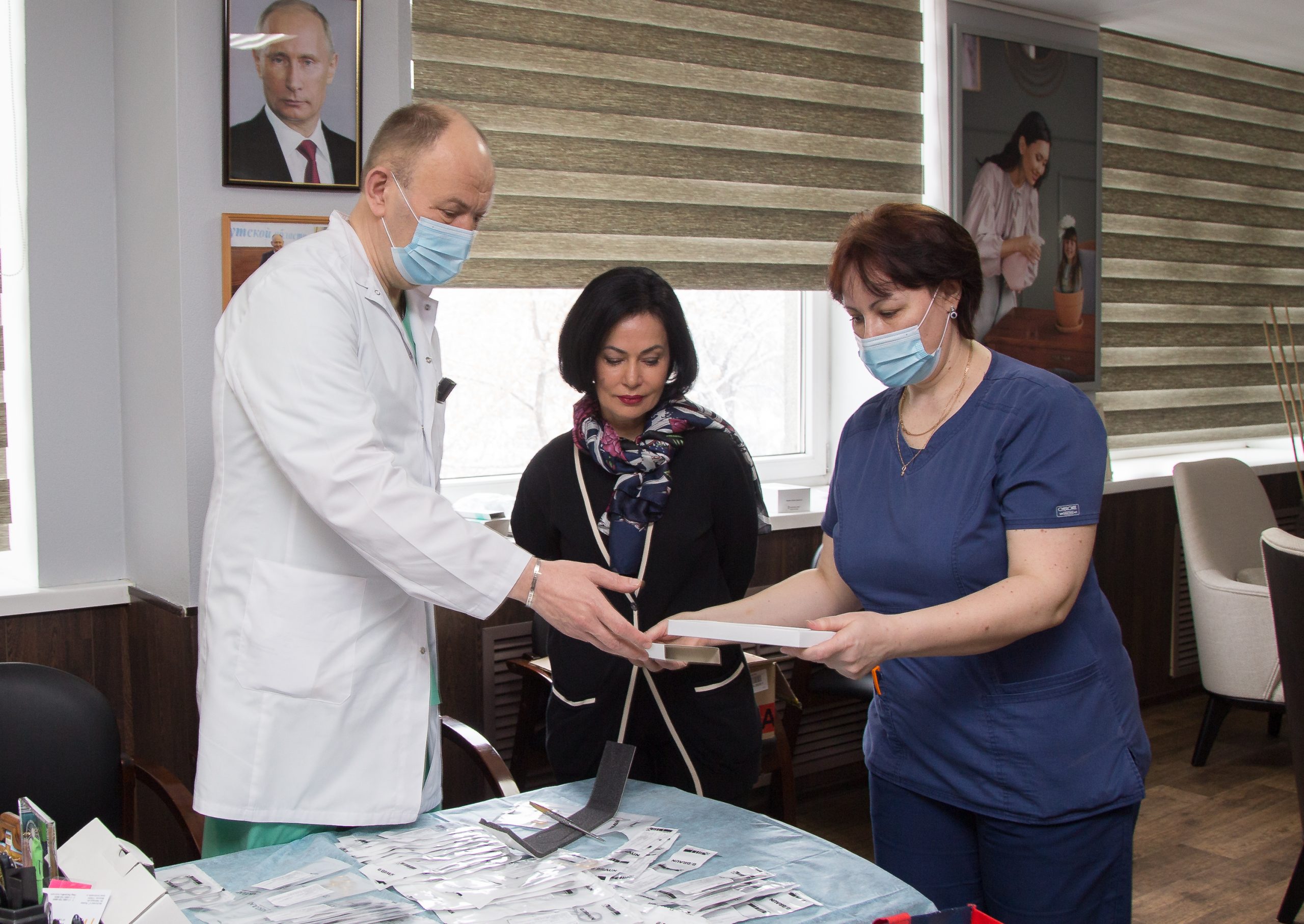 Уникальные инструменты для хирургии передали Иркутской областной детской больнице