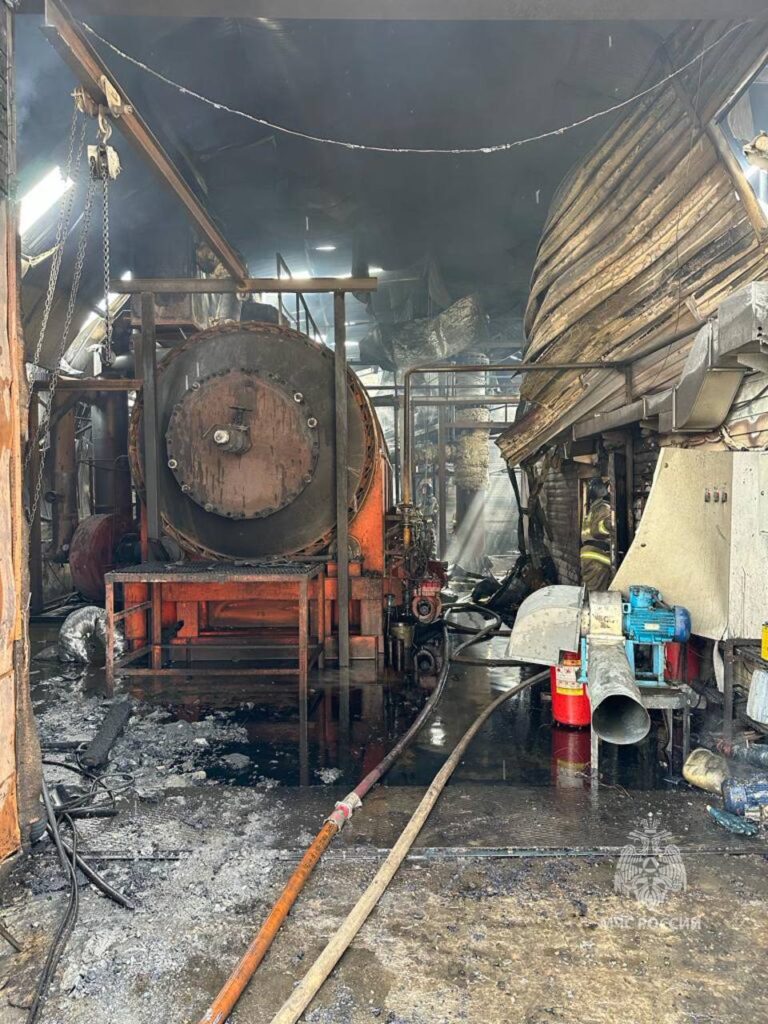 Установка по переработке нефти горела в Ангарске утром 12 июля