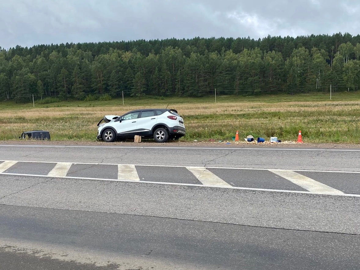 Увезли в больницу с травмами: водитель «Рено» сбил двух пешеходов в Иркутском районе