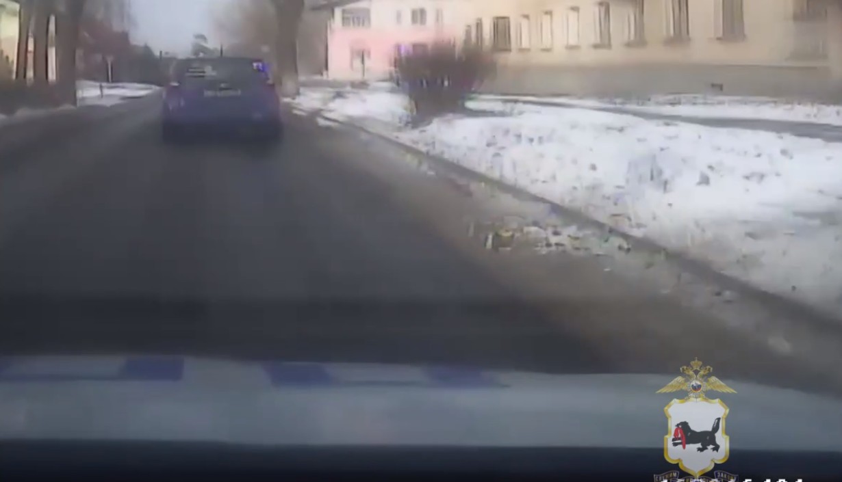 В Ангарске пьяный водитель устроил гонки с полицейскими из-за трудного периода в жизни