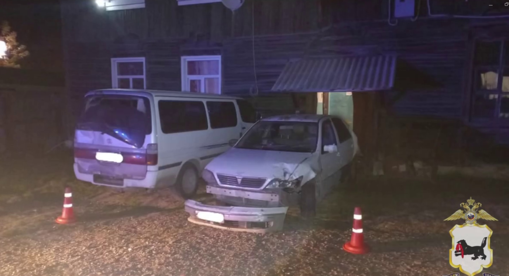 В Бирюсинске пьяный водитель въехал в два автомобиля и сбил пешехода