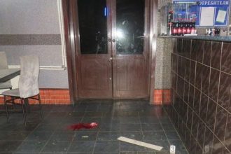 V Cheremhovo 20 Letniy Mestnyy Zhitel Vystrelil V Politseyskogo V Kafe