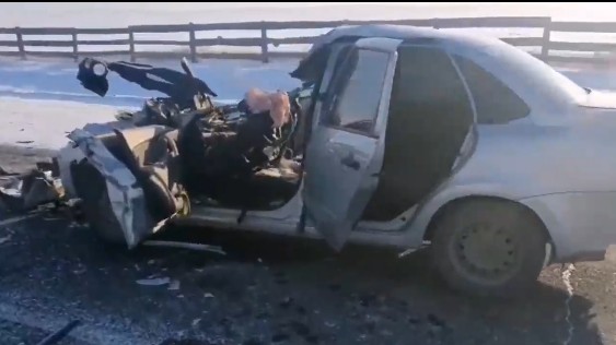 В ДТП на трассе в Баяндаевском районе погиб 49-летний водитель, двое пассажиров получили травмы