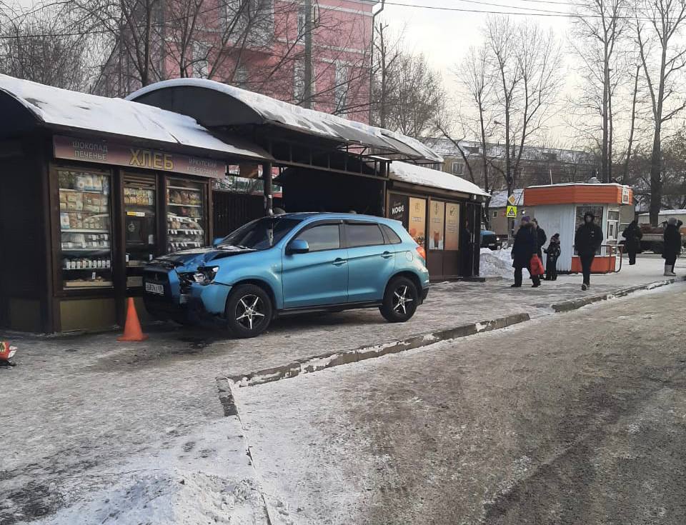 V Irkutske Avtoledi Na Mitsubisi Ash Protaranila Ostanovku