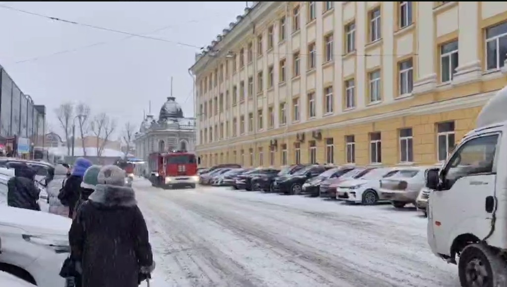 V Irkutske Gorelo Administrativnoe Zdanie 850 Chelovek Evakuirovali