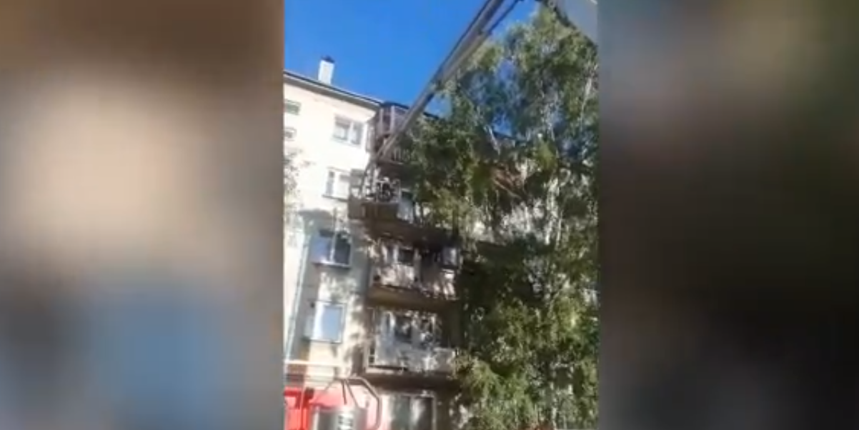 В Иркутске мать заперла голодную 5-летнюю девочку на балконе. Ребёнка спасли полицейские спустя сутки