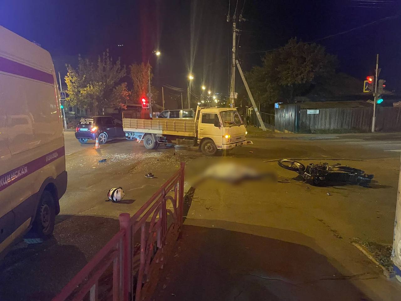 В Иркутске мотоциклист выехал на встречку и погиб в столкновении с грузовиком