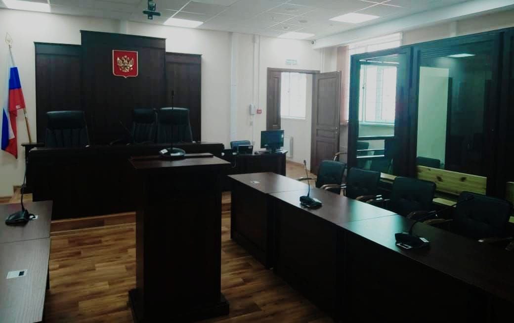 Интерьер зала суда в России