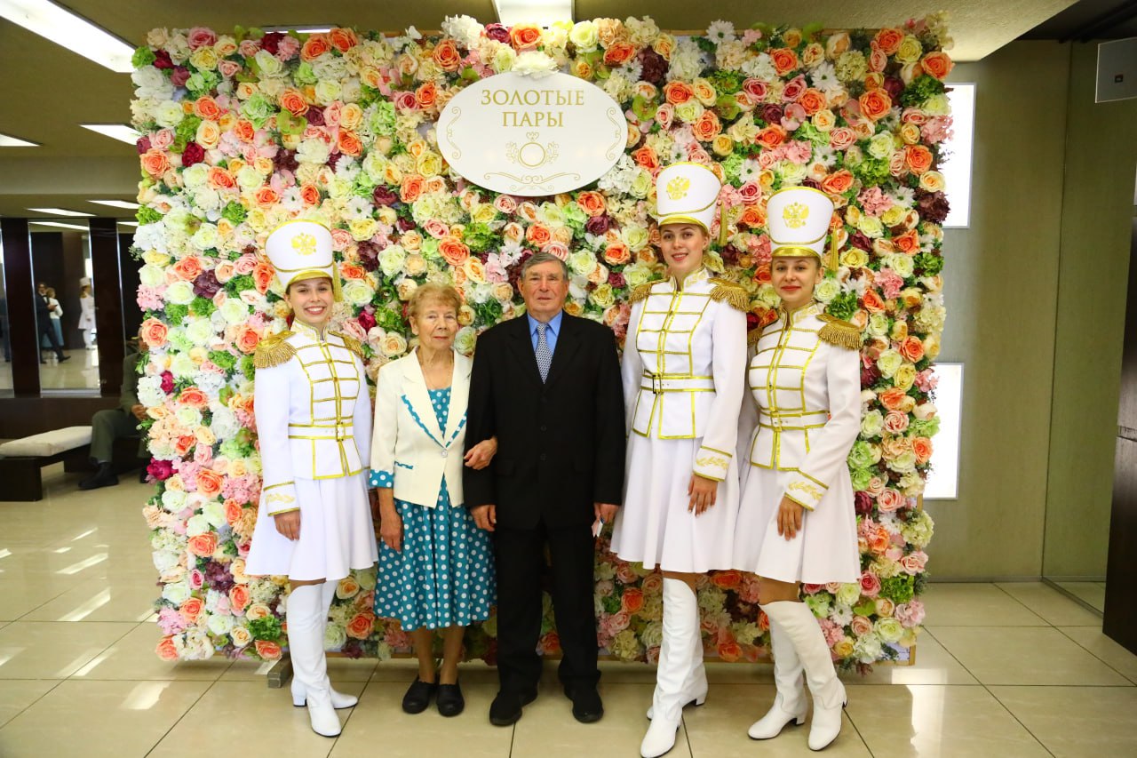 В Иркутске поздравили 180 пар, проживших в браке более 50 лет