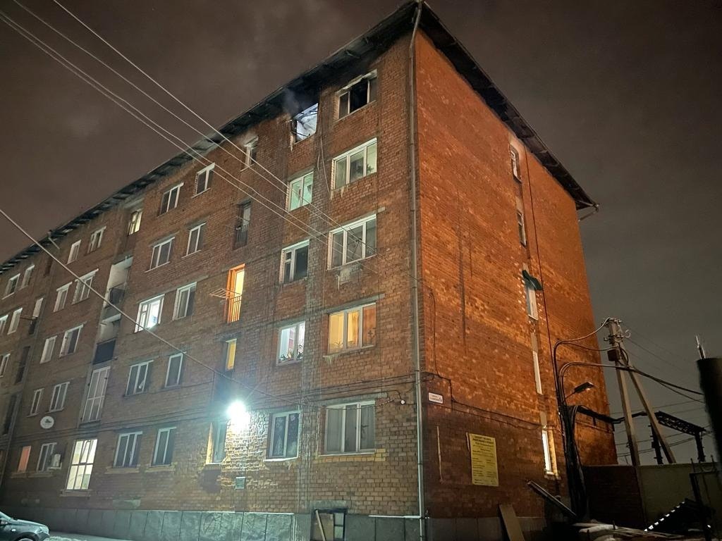 В Иркутске при пожаре погибла семья с 9-летним ребёнком. Еще двое детей в реанимации