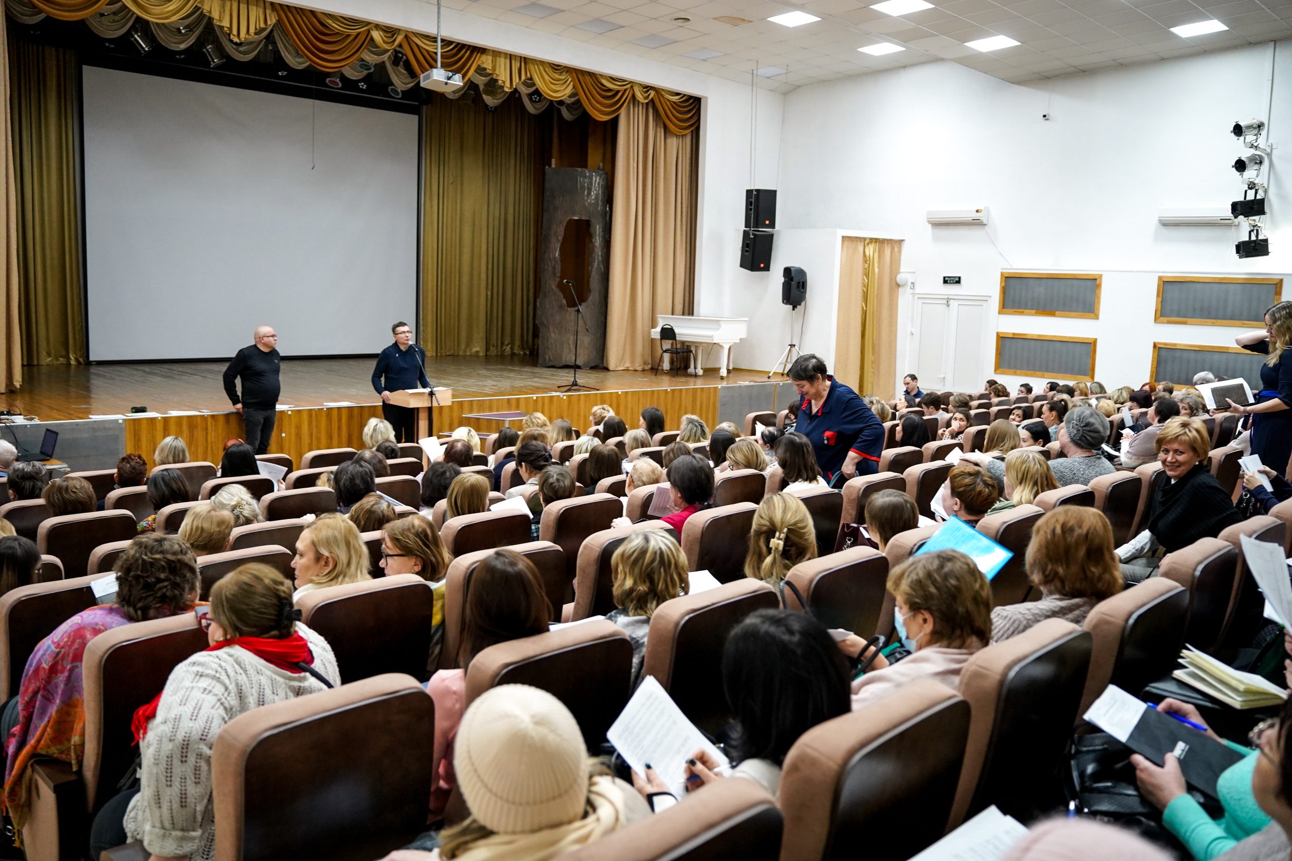 В Иркутске прошло первое обучение сборщиков подписей за Путина