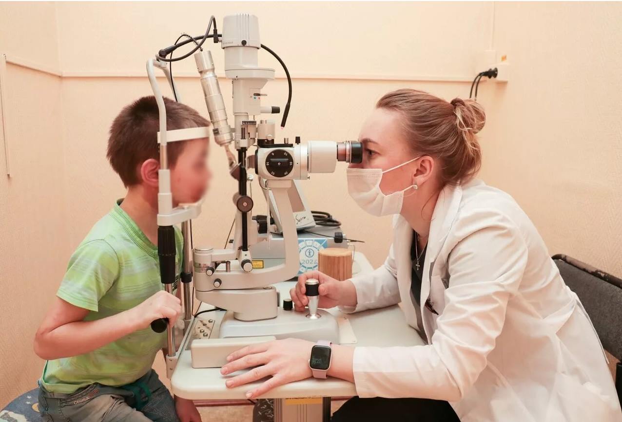 В Иркутске врачи восстанавливают зрение 8-летнего мальчика, получившего ожоги уксусом
