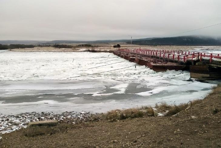 В Иркутской области с 28 ноября снизили грузоподъемность на двух наплавных мостах