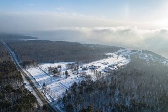 В музее "Тальцы" в Иркутском районе залили каток