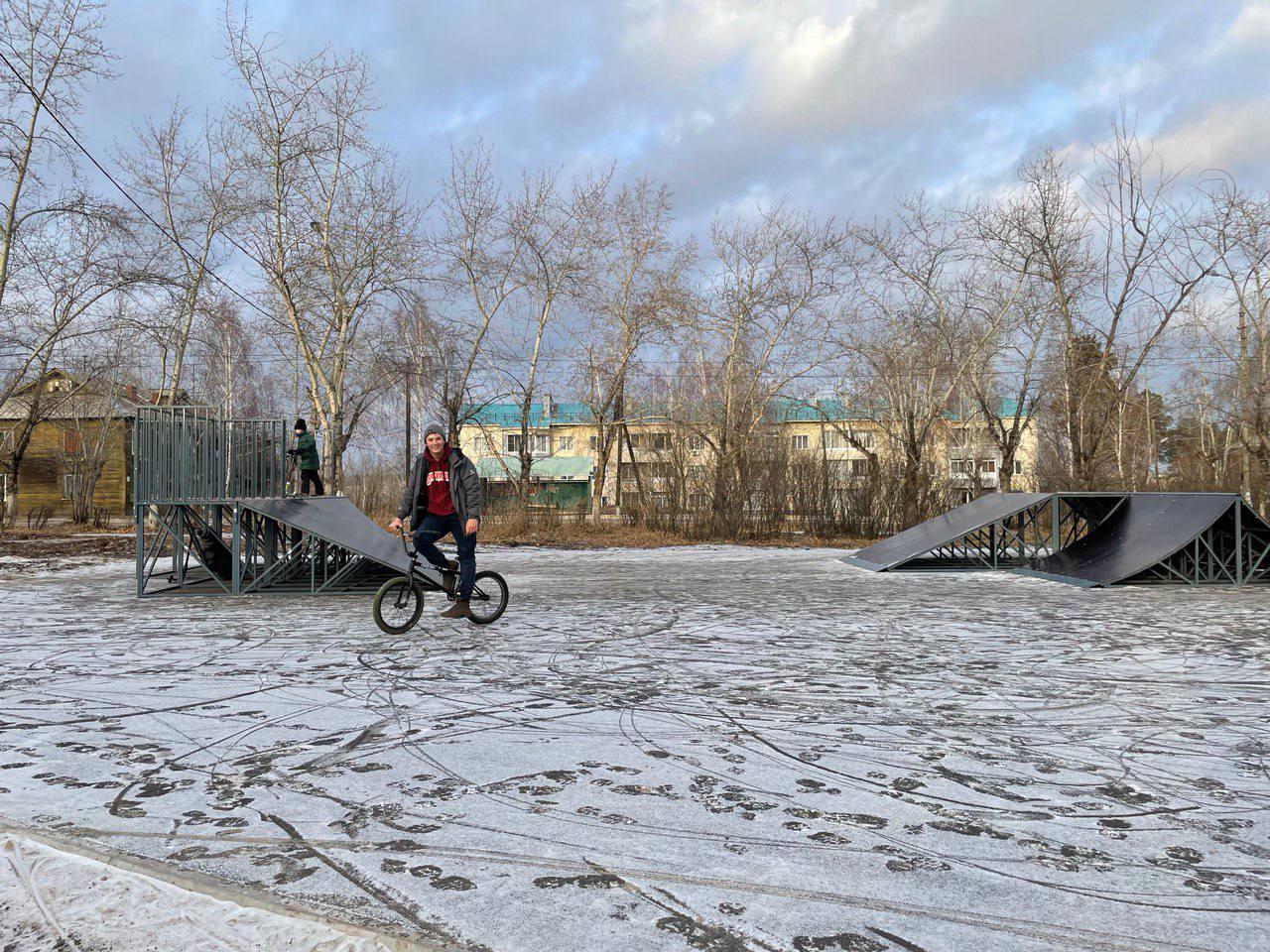 В Падуне в Братске построили скейт-парк