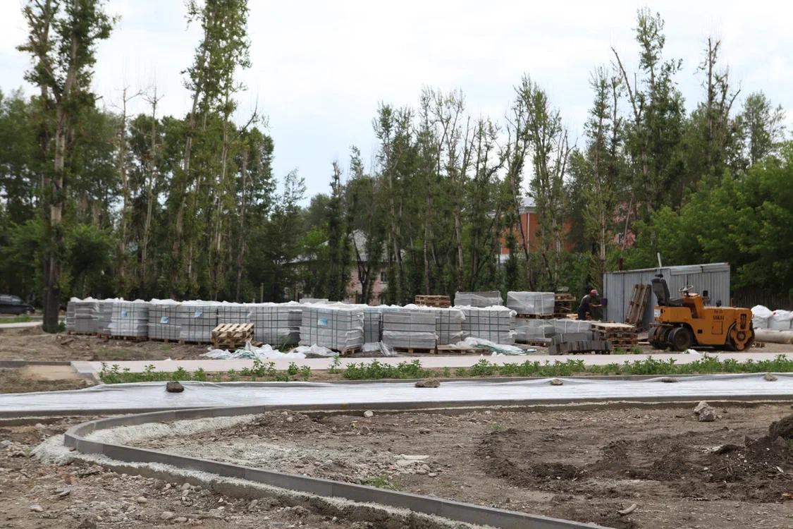 Тропинки, освещение, малые архитектурные формы появятся в парке Комсомольском в Иркутске к сентябрю