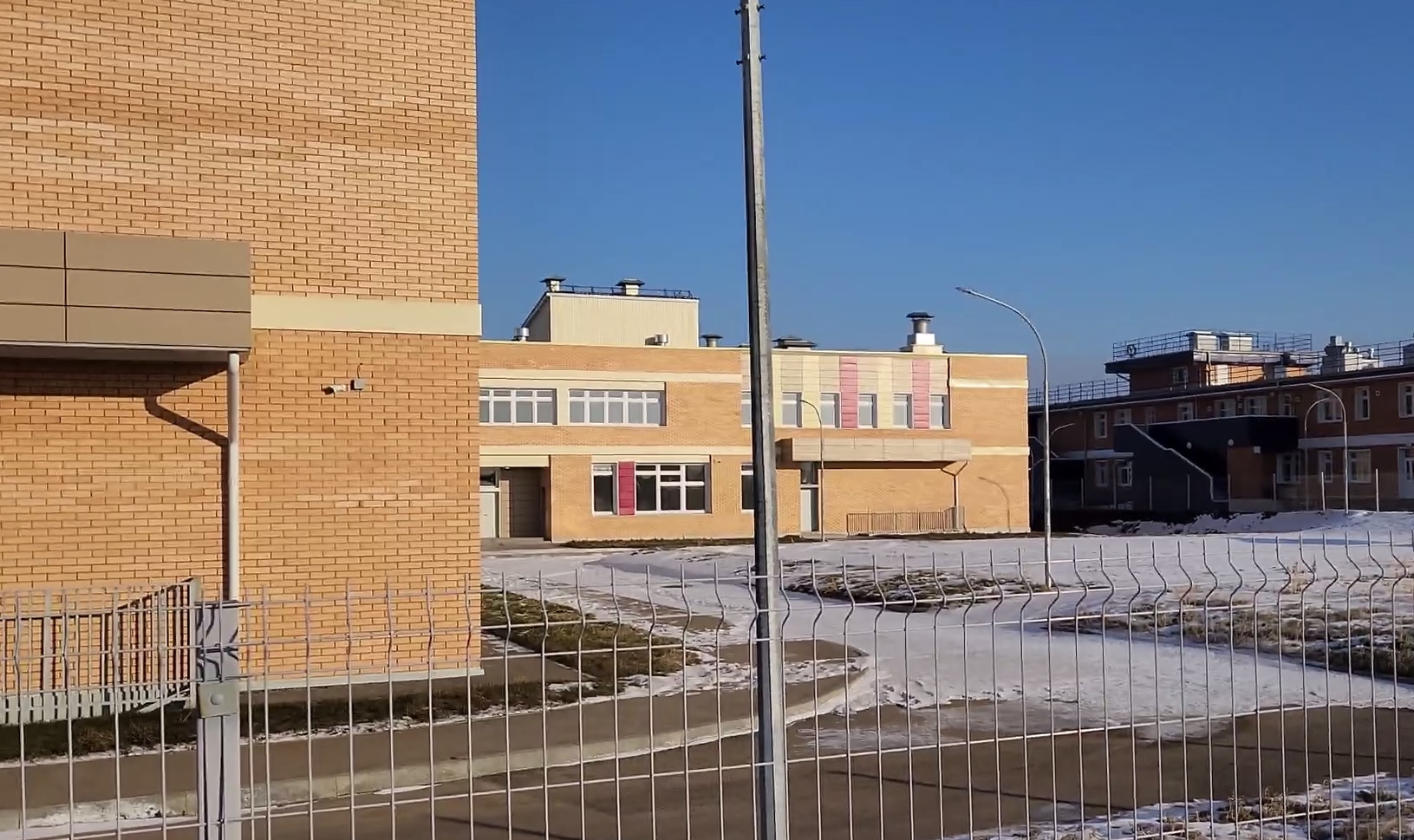 В поселке Дзержинск Иркутского района на год раньше построили школу