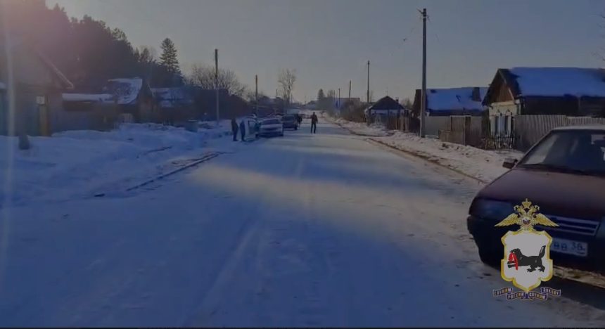 В Приангарье ребенок скатился с горки на «ватрушке» под колеса грузовика и погиб