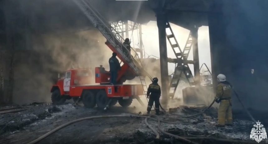 В республике Тыва в Сибири произошел сильный пожар на ТЭЦ. 15 человек в больнице