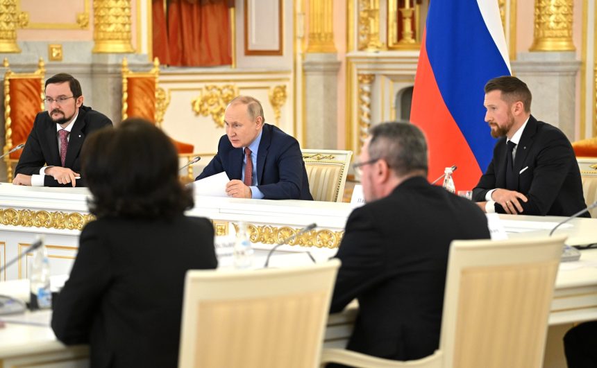 В России не будут вводить локдаун из-за коронавируса - Путин