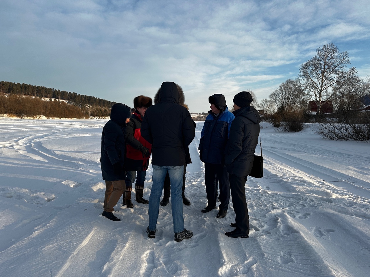 V Shelehove Gotovyat Odnu Prorub Dlya Kupaniya V Kreschenie